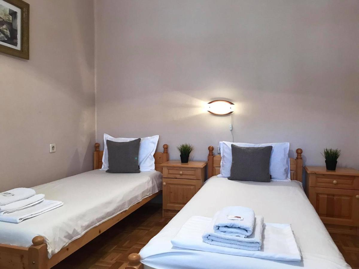 Hotel Къща За Гости Загорски Kalofer Esterno foto