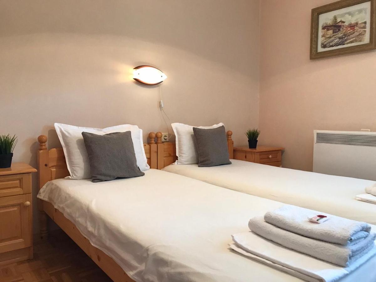 Hotel Къща За Гости Загорски Kalofer Esterno foto