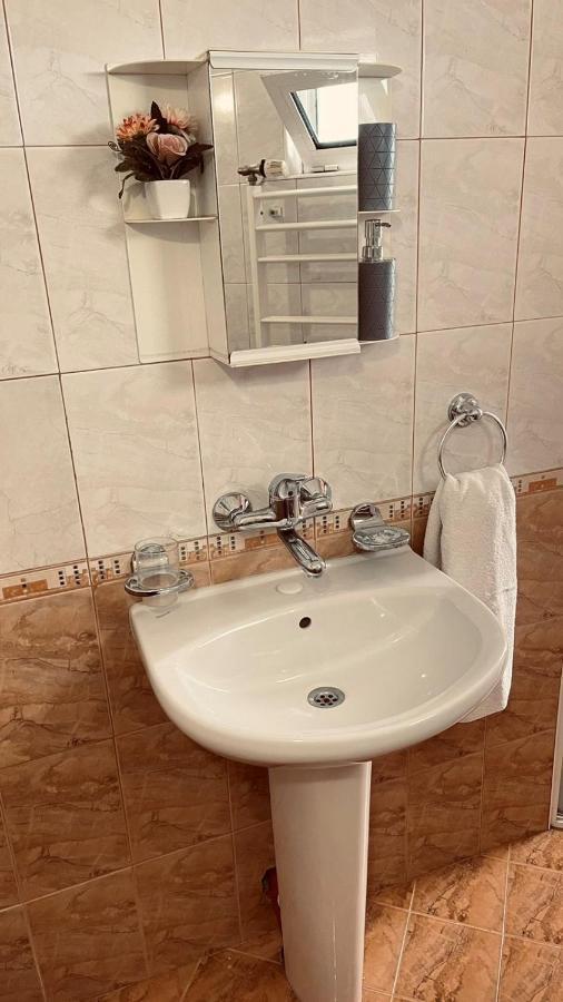 Hotel Къща За Гости Загорски Kalofer Esterno foto